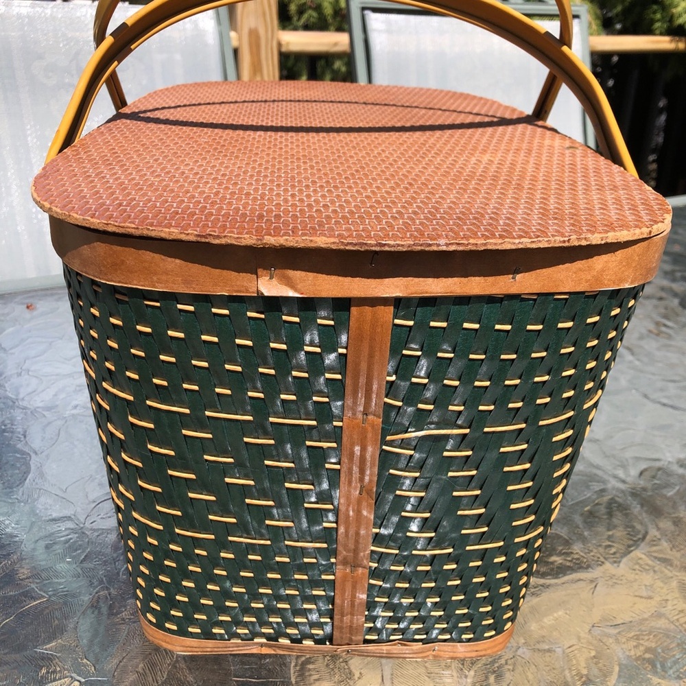 Vintage 1970s Picnic Basket Woven Wicker Metal Handles Hunter Green - Picture 2 of 14